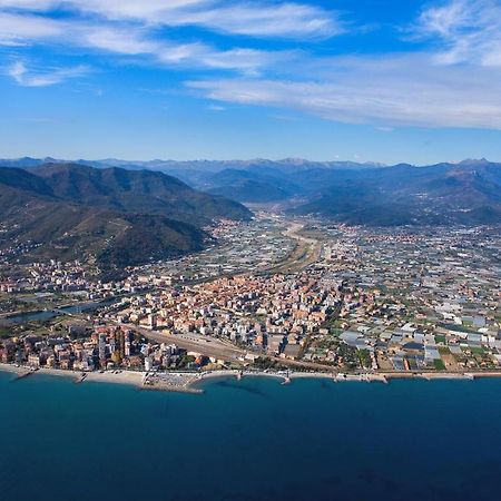 Casa Al Mare Di Vadino Apartment Albenga Bagian luar foto